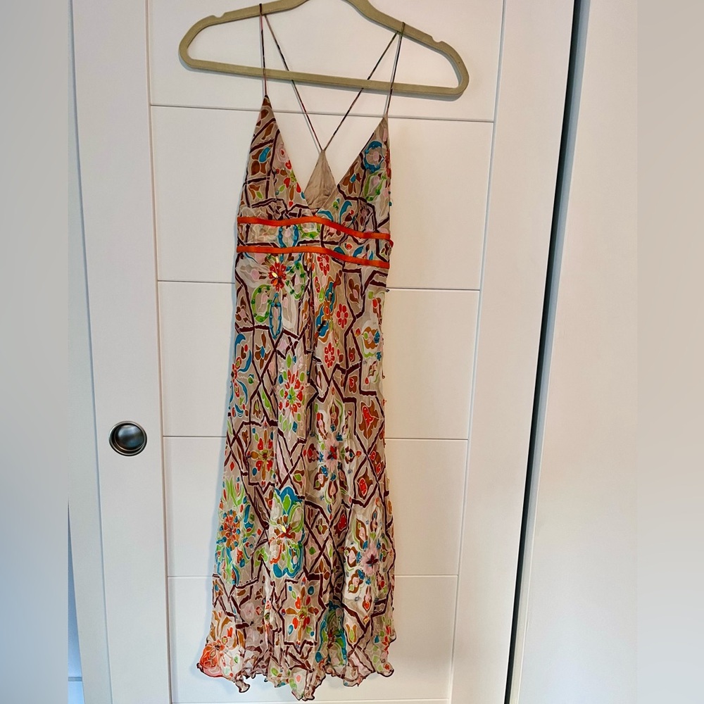 Diane Von Furstenberg size 4 silk dress with beading detail Moroccoan print